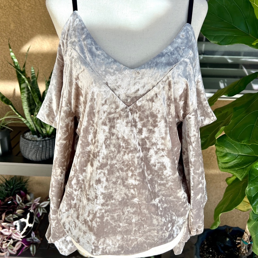 Silver cold shoulder long sleeve blouse NWT
